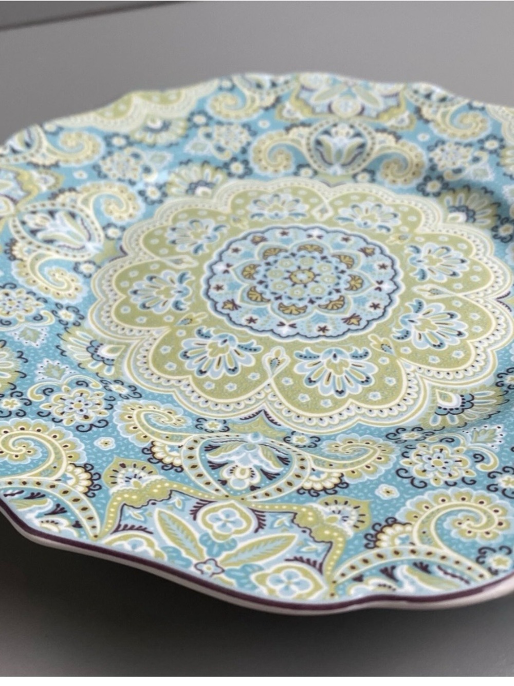 Single 222 Fifth LYRIA TEAL Porcelian Paisley luncheon plate 8.5/8" Scalloped - Picture 9 of 12